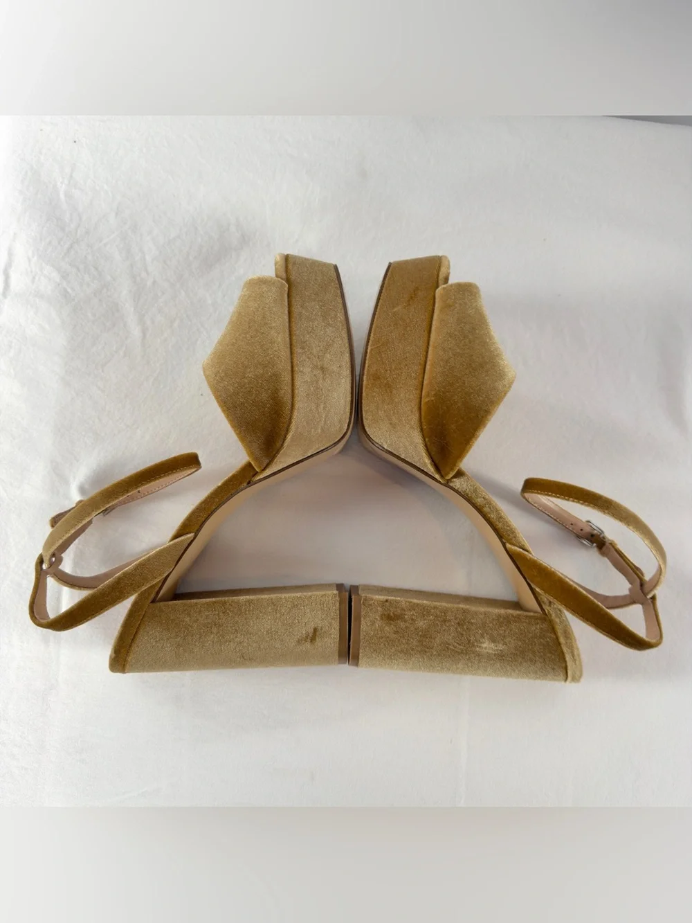 Steve Madden Lourdes Velvet Platform Sandals in Gold Size‎ 9.5